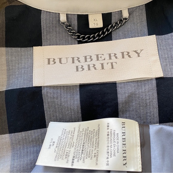 Burberry beige trench coat - Picture 9 of 14